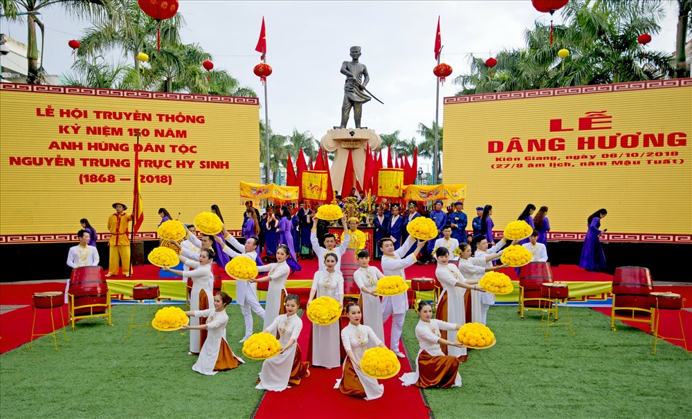 Lễ hội 150 năm ngày Anh hùng dân tộc Nguyễn Trung Trực hy sinh. Ảnh: Lục Tùng