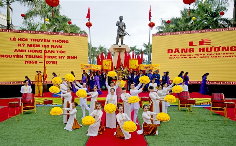 Lễ hội 150 năm ngày Anh hùng dân tộc Nguyễn Trung Trực hy sinh. Ảnh: Lục Tùng