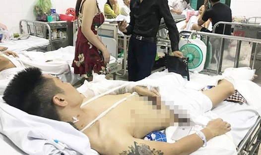 Nạn nhân đang được điều trị tích cực tại bệnh viện Việt Đức.