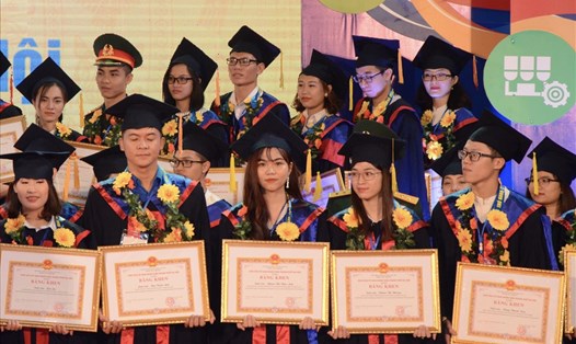 TP.Hà Nội tuyên dương 88 thủ khoa xuất sắc tốt nghiệp các trường đại học, học viện. Ảnh: HN