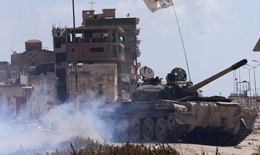 Xe tăng của Quân đội Quốc gia Libya. Ảnh: Reuters