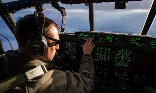 Một phi công Mỹ trên máy bay vận tải C-130 tham gia cuộc tập trận Trident Juncture 2018 cất cánh căn cứ không quân Orland gần Brekstad, Na Uy ngày 31.10. Ảnh: AFP. 