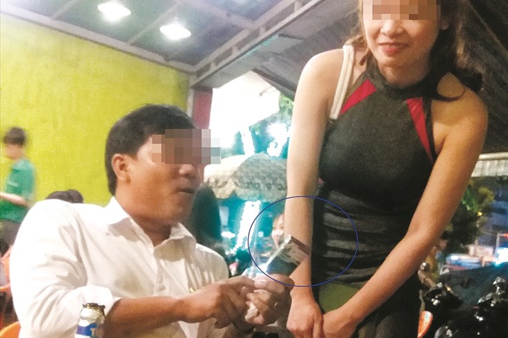 Bao giờ hết “hít” hóa chất "tẩy bồn cầu, diệt chuột, ướp xác...”? Bao giờ hết “hít” hóa chất "tẩy bồn cầu, diệt chuột, ướp xác...”?