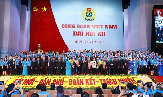 BCH Tổng LĐLĐVN khoá XII nhiệm kỳ 2018-2023 ra mắt Đại hội. Ảnh: Hải Nguyễn