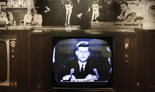 Tổng thống Mỹ John F.Kennedy phát biểu trên truyền hình về Khủng hoảng tên lửa Cuba ngày 22.10.1962. Ảnh: Reuters