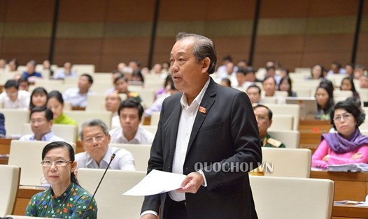Phó Thủ tướng Thường trực Chính phủ Trương Hoà Bình trả lời chất vấn sáng nay 1.11. Ảnh: Quochoi.vn