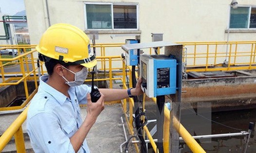 Kiểm tra hệ thống xử lý nước thải tại Formosa Hà Tĩnh. Ảnh: P.V