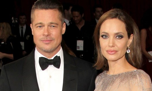 Angelina Jolie và Brad Pitt thưở mặn nồng. 