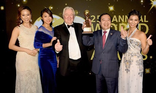 Phó Tổng cục trưởng Tổng cục Du lịch Hà Văn Siêu dẫn đầu đoàn Việt Nam tham dự và nhận giải thưởng WTA