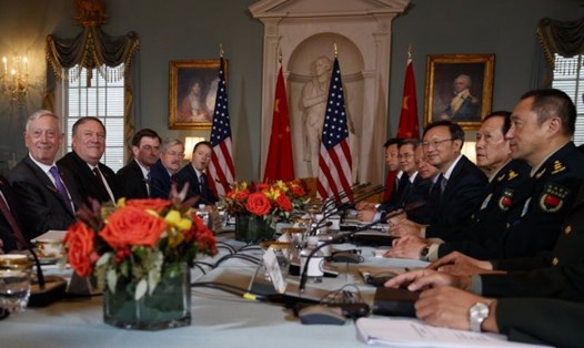 Quan chức quân sự và ngoại giao Mỹ - Trung Quốc trong cuộc đối thoại ở Washington ngày 9.11. Ảnh: AP. 