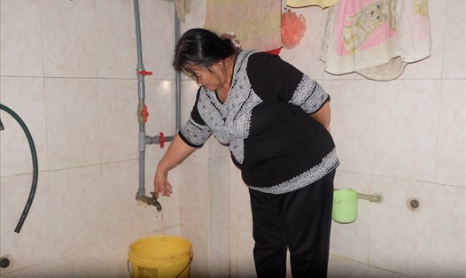 Tình trạng thiếu nước sinh hoạt trong những ngày vừa qua khiến người dân trên địa bàn TP Đà Nẵng bức xúc. (ảnh: Hoàng Vinh) 