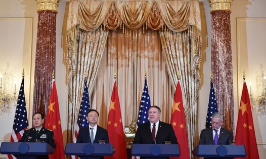 Từ trái sang phải: Bộ trưởng Quốc phòng Trung Quốc Nguỵ Phượng Hoà, Uỷ viên Quốc vụ Dương Khiết Trì, Ngoại trưởng Mike Pompeo, Bộ trưởng James Mattis. Ảnh: AFP