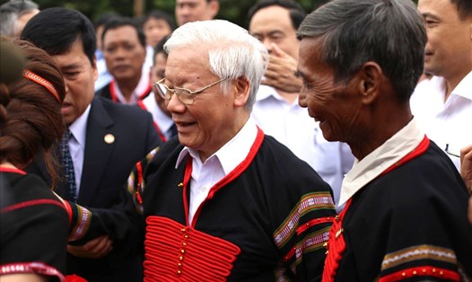 Tổng Bí thư, Chủ tịch Nước Nguyễn Phú Trọng tham dự Ngày hội đoàn kết với đồng bào các buôn, thôn ở Đắk Lắk.