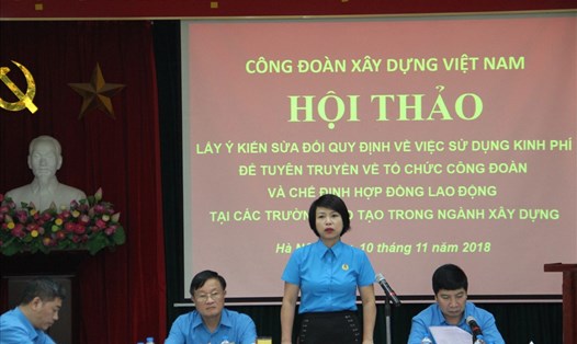 Đồng chí Nguyễn Thị Thủy Lệ - Chủ tịch CĐXDVN khai mạc hội thảo.