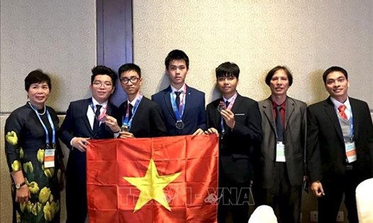Đoàn Việt Nam dự thi Olympic về Thiên văn học và Vật lý thiên văn quốc tế 2018. Ảnh: TTXVN
