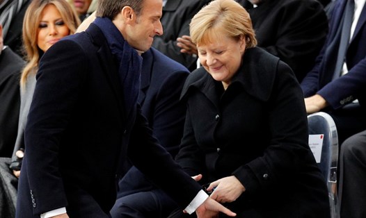 Thủ tướng Angela Merkel bị tưởng nhầm là phu nhân Tổng thống Pháp. Ảnh: Reuters