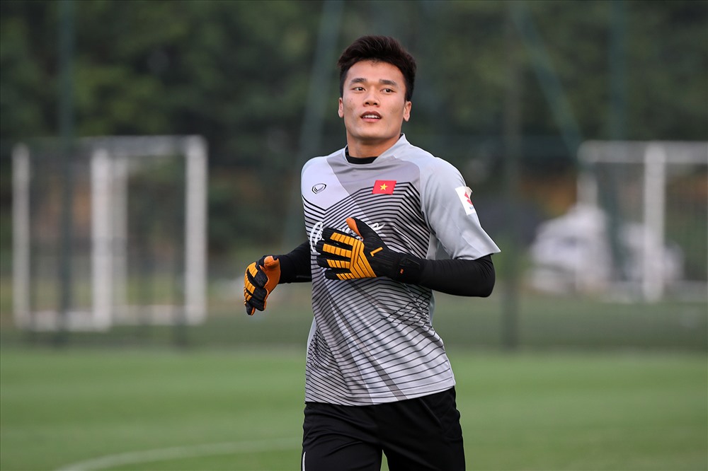 Thủ thành Bùi Tiến Dũng là 1 trong 3 thủ môn của ĐTVN tại AFF Cup 2018. Ảnh: H.A 