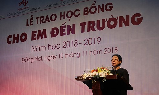 Bà Huỳnh Lệ Giang – Giám đốc Sở GDĐT tỉnh Đồng Nai - phát biểu tại Lễ trao học bổng “Cho em đến trường”. Ảnh: Anh Tuấn.