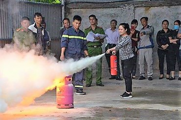 Thường xuyên tập huấn cho các bà nội trợ đối phó với rò rỉ khí gas là một cách hạn chế tối đa thiệt hại do rò rỉ gas gây ra.