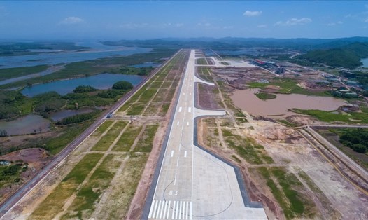 Đường băng cất hạ cánh Sân bay Vân Đồn, đàm bảo đáp ứng cho tất cả các tàu bay hiện đại và lớn nhất trên thế giới. Ảnh: T.N.D