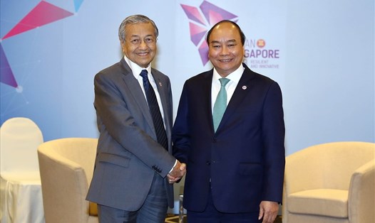 Thủ tướng Nguyễn Xuân Phúc và Thủ tướng Malaysia Mahathir Mohamad. Ảnh: VGP.