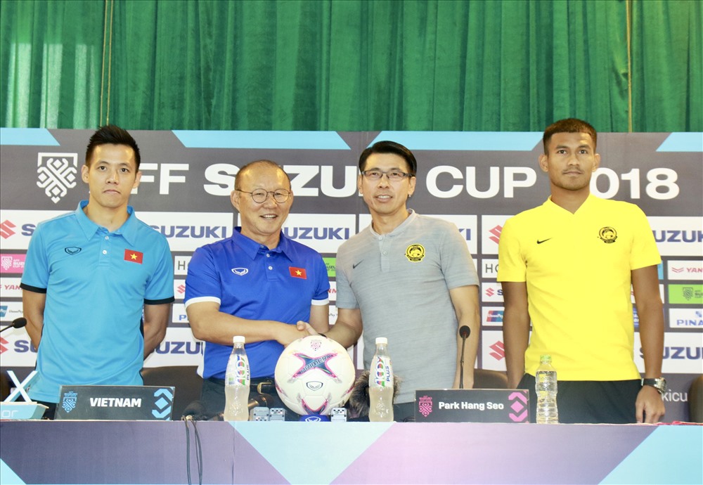 HLV Park Hang-seo sẽ phải thể hiện dấu ấn của mình khi đối đầu với đối thủ mạnh của bảng A là Malaysia. Ảnh: T.L