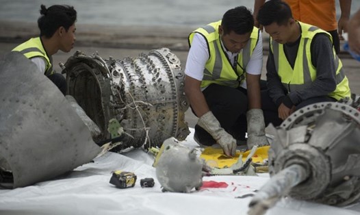 Các nhà điều tra đang nỗ lực xác định nguyên nhân vụ tai nạn máy bay Boeing 737 MAX. Ảnh: AFP. 