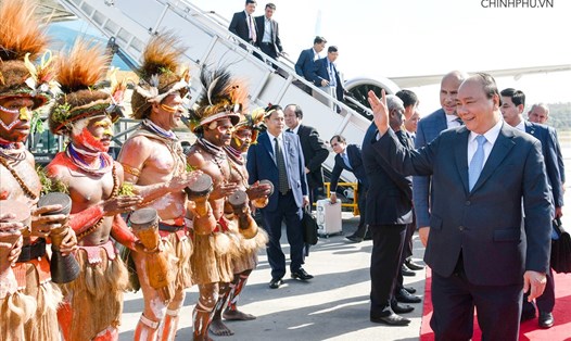 Nghi thức đón Thủ tướng Nguyễn Xuân Phúc tại sân bay. Ảnh: VGP. 