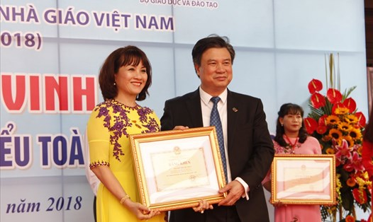 Gần 200 thầy cô giáo tiêu biểu đã được vinh danh sáng ngày 18.11. Ảnh: Nguyễn Hà