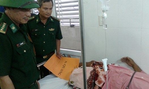 Bộ Chỉ huy Bộ đội biên phòng tỉnh Ninh Thuận, đã đến Bệnh viện đa khoa tỉnh thăm hỏi cho gia đình anh Lê Văn Hải. 