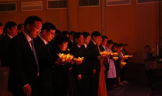 Các đại biểu tại lễ tưởng niệm nạn nhân bị thiệt mạng do TNGT. Ảnh: MH