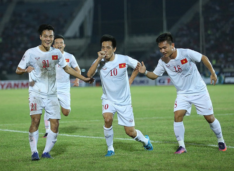 Văn Quyết ghi bàn mở tỉ số trong trận Việt Nam gặp Myanmar 2 năm trước.