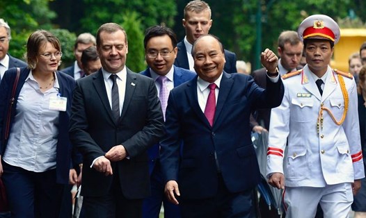 Thủ tướng Nguyễn Xuân Phúc và Thủ tướng Liên bang Nga Dmitry Medvedev. Ảnh: Sơn Tùng – Dương Quốc Bình. 