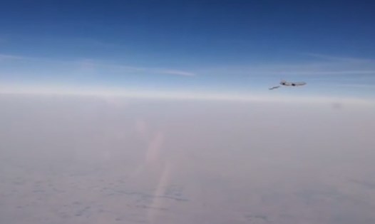 Chiến đấu cơ Nga chặn tiêm kích của Rafale Pháp. Ảnh: RT. 