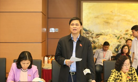Đại biểu Quốc hội, Phó Chủ tịch TLĐLĐVN Ngọ Duy Hiểu phát biểu tại thảo luận tổ sáng nay 2.11. Ảnh Cao Nguyên.