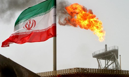 Mỹ đồng ý cho phép 8 nước tiếp tục mua dầu của Iran. Ảnh: Reuters