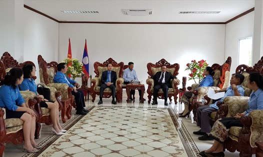 Đồng chí Pan Noi Ma Ni - Uỷ viên Trung ương Đảng - Chủ tịch LH Công đoàn Lào tiếp đón và hội đàm với đoàn CĐCTVN.