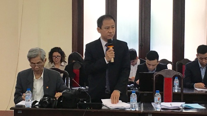 Chủ tịch Hiệp hội taxi Hà Nội Nguyễn Công Hùng (đứng). Ảnh: PV