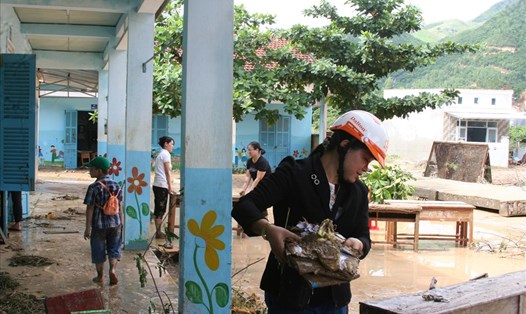 Một điểm trường của Trường Tiểu học Phước Đồng bị lũ quét hư hỏng nặng đến nay 150 học sinh vẫn chưa thể lên lớp. Ảnh: P.L