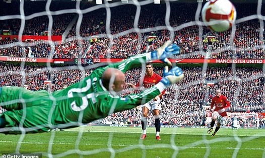 Ronaldo sút penalty tốt thứ 2 trong lịch sử Man United ở giải Ngoại hạng Anh.