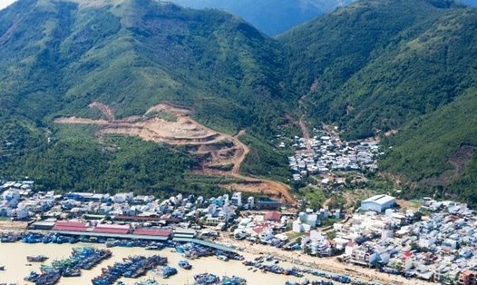 Thôn Thành Phát, xã Phước Đồng, TP Nha Trang, nơi xảy ra sạt lở núi khiến 7 người chết có dự án khu biệt thự Haborizon Nha Trang nằm kề cận. Ảnh: P.L