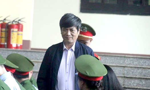 Bị cáo Nguyễn Thanh Hóa được đưa tới tòa. Ảnh: Nguyên Anh.