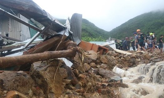 Sạt lở kinh hoàng tại Khánh Hòa do hoàn lưu bão số 8 vừa qua. Ảnh: P.L