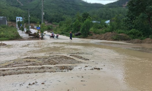 Nhiều nơi ở Khánh Hòa ngập nặng do mưa lớn của hoàn lưu bão số 9. Ảnh: PV