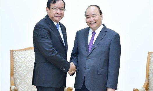 Thủ tướng Nguyễn Xuân Phúc tiếp Phó Thủ tướng, Bộ trưởng Ngoại giao và Hợp tác quốc tế Campuchia Prak Sokhonn. Ảnh: VGP