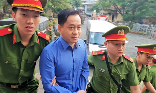 Phan Văn Anh Vũ (Vũ "nhôm") ra hầu tòa tại TPHCM. Ảnh: T.S