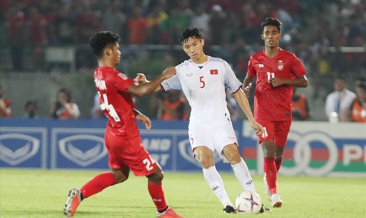 Văn Hậu là nhân tố chủ chốt của ĐT Việt Nam tại AFF Cup 2018. Ảnh Đ.Đ