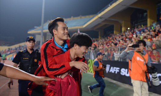 Dù dính chấn thương nặng nhưng HLV Park Hang-seo vẫn giữ Văn Toàn ở lại ĐT và sẽ mang cầu thủ này sang Philippines ở trận bán kết sắp tới. Ảnh: Đ.H