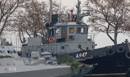 Tàu hải quân Ukraina bị Nga đưa về cảng Kerch, Crimea ngày 26.11.2018. Ảnh: Getty Images