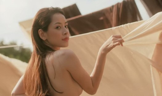 Hình ảnh bán nude của Chi Pu.